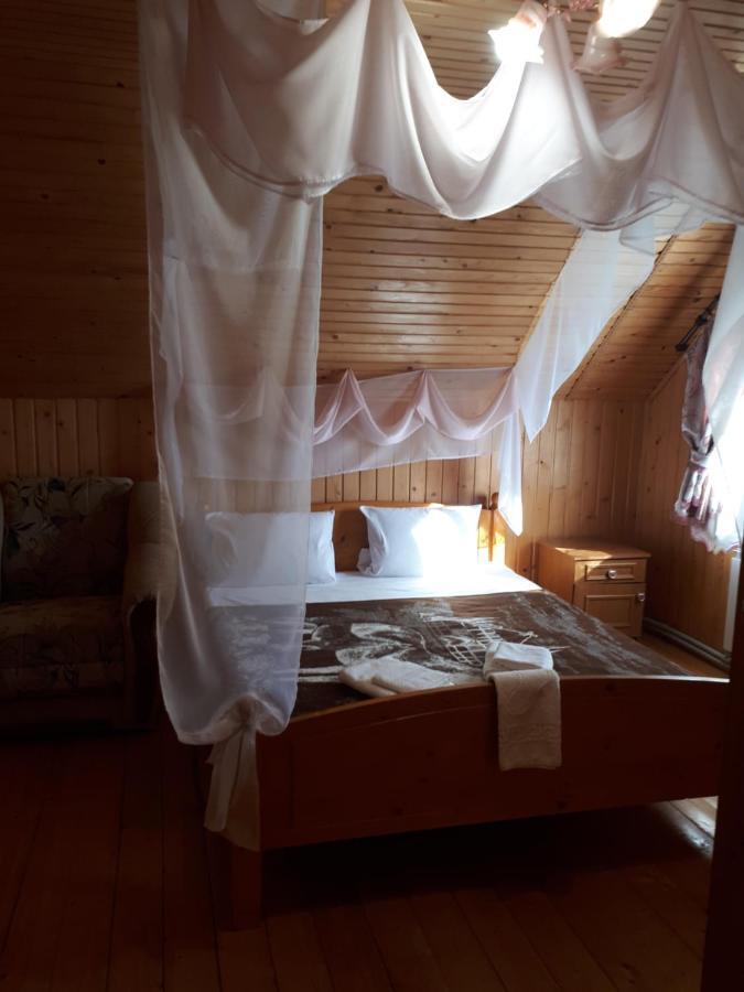 Ансол Hotell Vorochta Exteriör bild